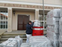 Bef�llen der Einblasmaschine mit isofloc