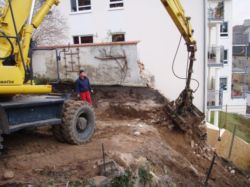 Abriss der eingest�rzten St�tzwand