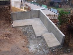 neuer Betonwinkel der St�tzwand