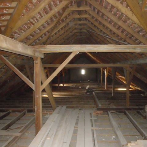 Typischer Dachboden im Bestand